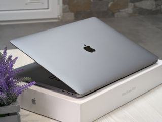 MacBook Pro 16 Retina 2019 (Core i7 9750H/16Gb DDR4/512Gb SSD/4Gb Radeon Pro 5300M/16") foto 13