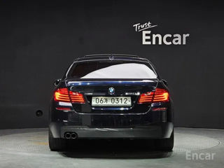 BMW 5 Series foto 4