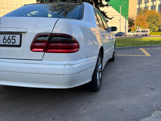 Mercedes E-Class foto 2