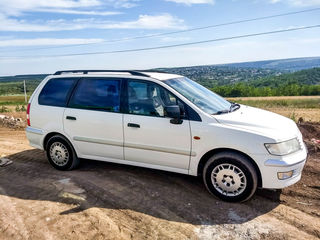 Mitsubishi Space Wagon foto 5