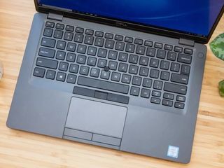 DeLL Latitude   14 ips matt, intel core i7 - 8665 +512 ssd, ddr4 16gb nou 450 euro