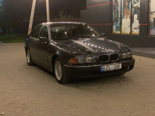 BMW 5 Series foto 4