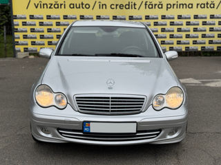 Mercedes C-Class foto 2