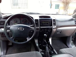 Toyota Land Cruiser Prado foto 2