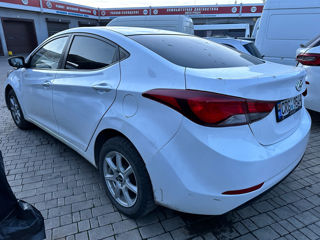 Hyundai Elantra foto 2