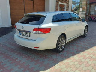 Toyota Avensis foto 2