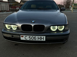 BMW 5 Series foto 1