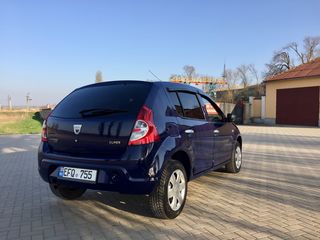 Dacia Sandero foto 2