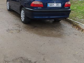 Toyota Avensis foto 1