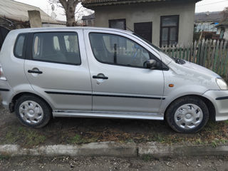 Daihatsu YRV foto 3