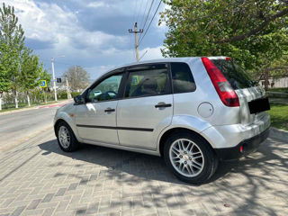 Ford Fiesta фото 3