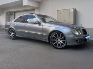 Mercedes E-Class foto 1