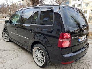 Volkswagen Touran foto 3