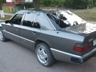 Mercedes Series (W124) foto 2