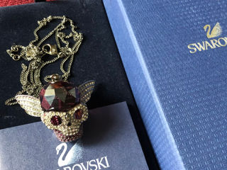 Swarovski: цепочка с кулоном в виде черепа.