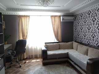 Urgent!!! apartament ungheni reparatie, mobilat, podele calde, conditioner foto 1