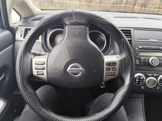 Nissan Tiida foto 9