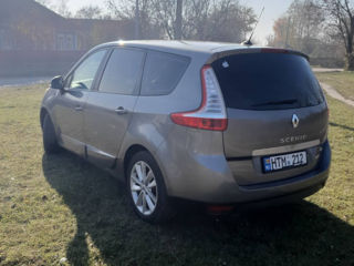 Renault Grand Scenic foto 2