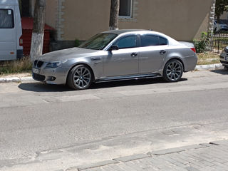 BMW 5 Series foto 1