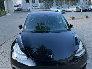 Tesla Model 3 foto 4