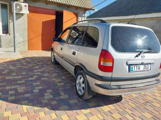 Opel Zafira foto 2