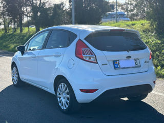 Ford Fiesta foto 6