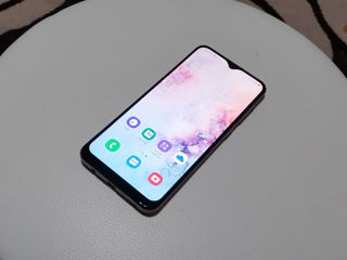 Vind Samsung Galaxy A50 in stare buna este incarcator 64/4gb