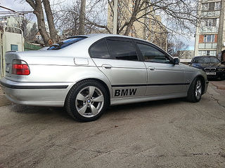 BMW 5 Series foto 1