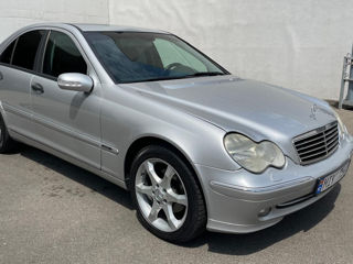 Mercedes C-Class foto 1