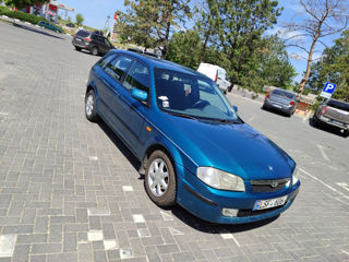 Mazda 323 foto 2