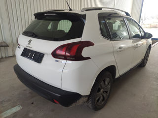 Peugeot 2008 foto 2