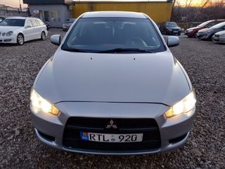 Mitsubishi Lancer foto 1