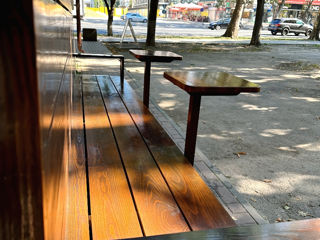 Продаю большую деревянную скамью (3м+) для террасы, кафе, двора с столиками foto 1