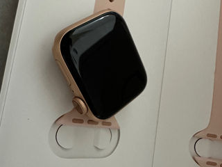 Apple Watch Series 5 , Gold Aluminum Case 40mm, Pink Sport Band foto 7