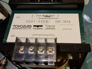 Трансформатор понижающий. 25 кг .toyozumi. japan. 3kva. 50/60 hz. 200/220/240v -> 100/110/115v foto 4