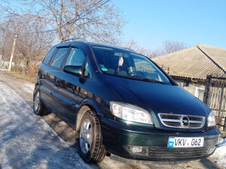 Opel Zafira фото 6