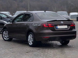 Volkswagen Jetta foto 5