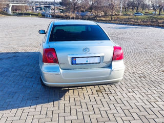 Toyota Avensis foto 4