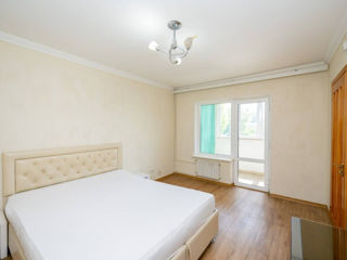 Apartament cu 2 camere, 61 m², Buiucani, Chișinău foto 2