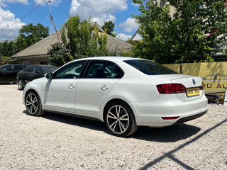 Volkswagen Jetta foto 4