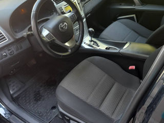 Toyota Avensis фото 6
