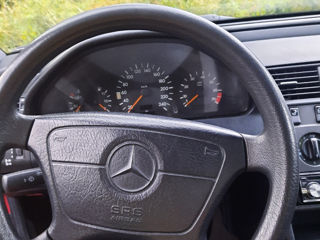 Mercedes C-Class foto 8