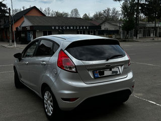 Ford Fiesta foto 2