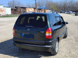 Opel Zafira foto 2