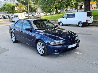 BMW 5 Series foto 1