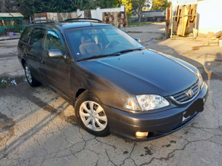 Toyota Avensis foto 1