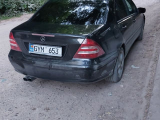 Mercedes C-Class foto 2