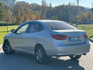 Hyundai Elantra foto 4