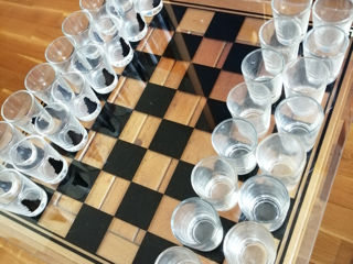 Набор для шахмат или шашек с рюмками foto 2