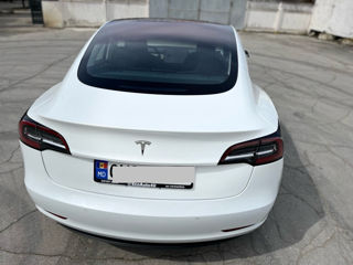 Tesla Model 3 foto 4